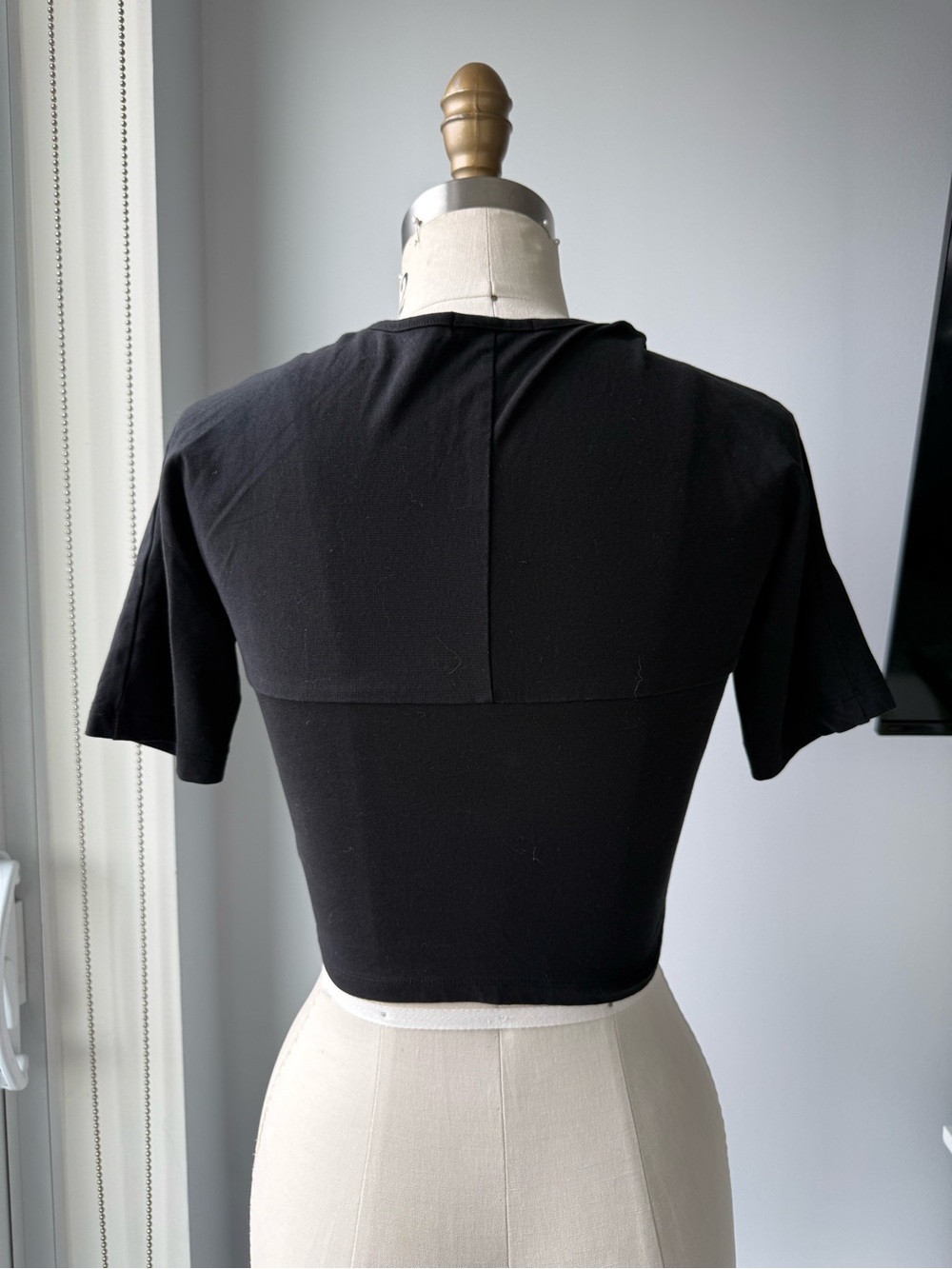 Black Square-Neck Crop Top - Picture 2 of 4